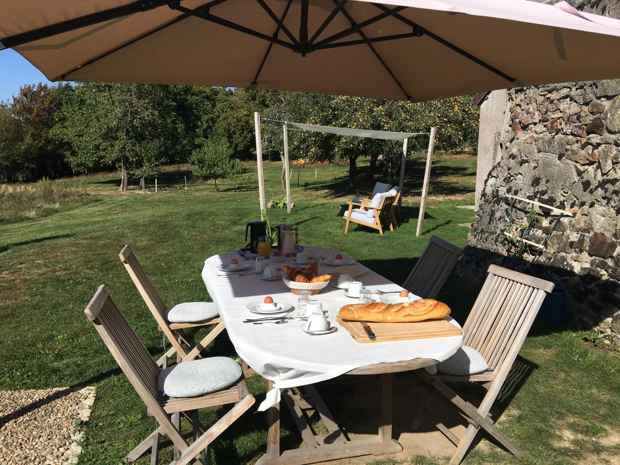 Bed and Breakfast La Mirabelle Saint-Pierre-de-Fursac Екстер'єр фото