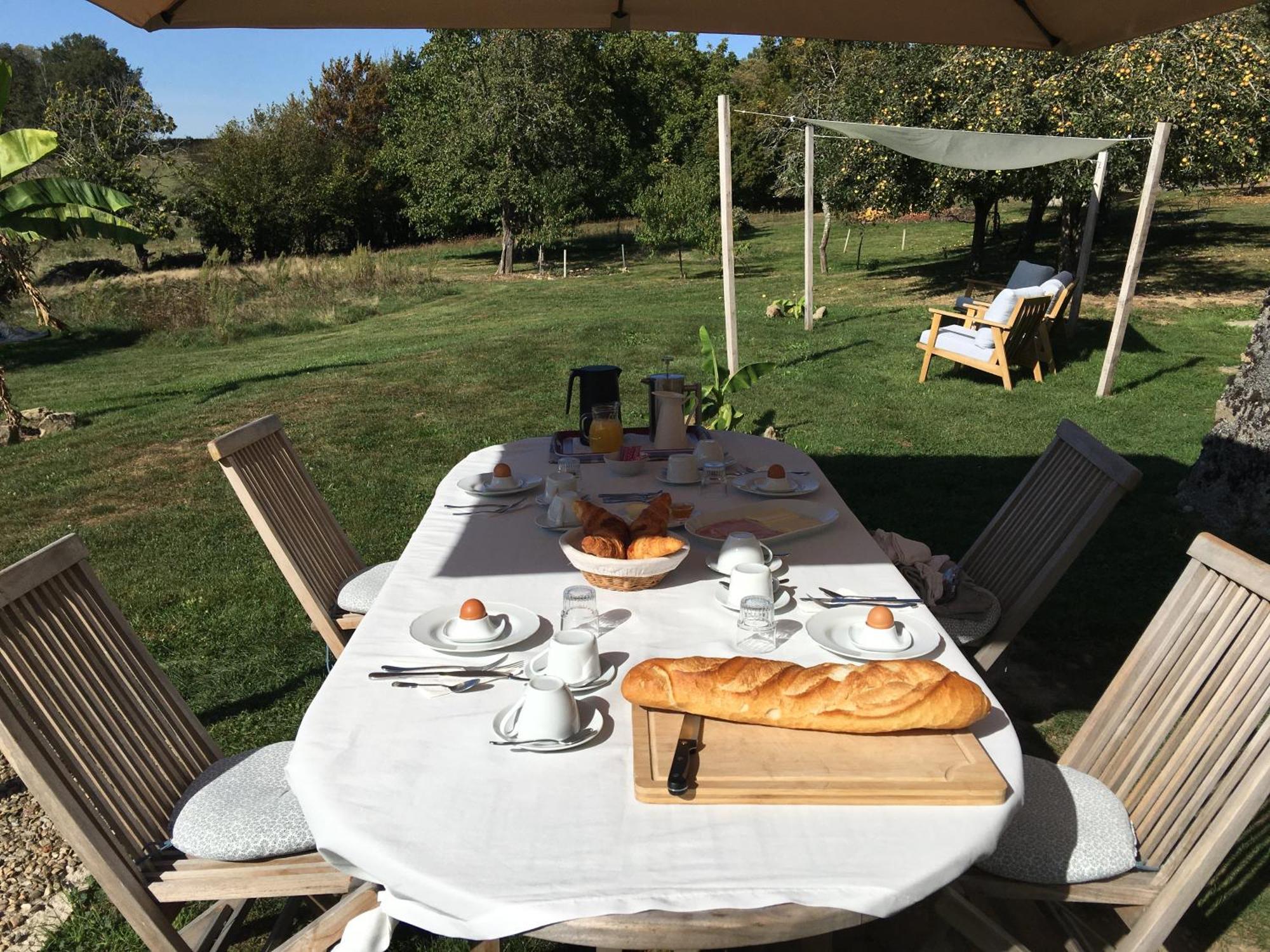 Bed and Breakfast La Mirabelle Saint-Pierre-de-Fursac Екстер'єр фото