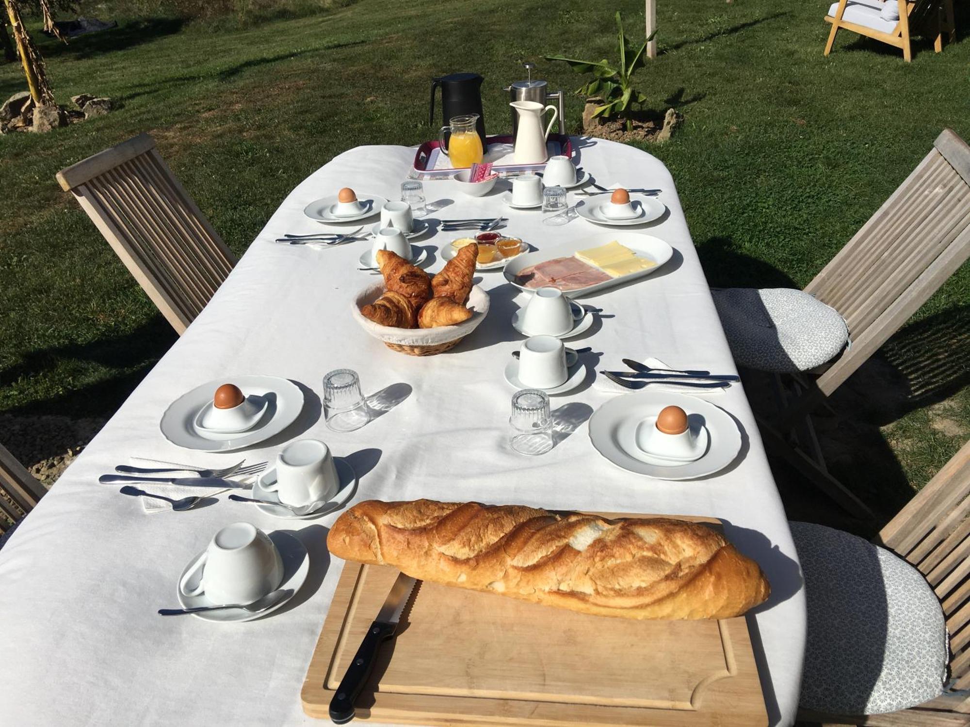 Bed and Breakfast La Mirabelle Saint-Pierre-de-Fursac Екстер'єр фото